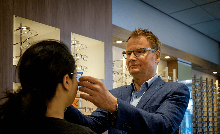 Bril passen Bert Bollemeijer Opticien voorgezicht 2.png